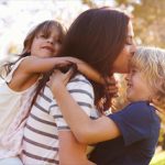 چگونه با کودک خود رابطه عاطفی برقرار کنیم؟