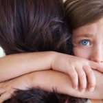 وابستگی کودک دو سه چهار پنج تا هفت ساله به مادر و پدر | 6 علت+راهکارها